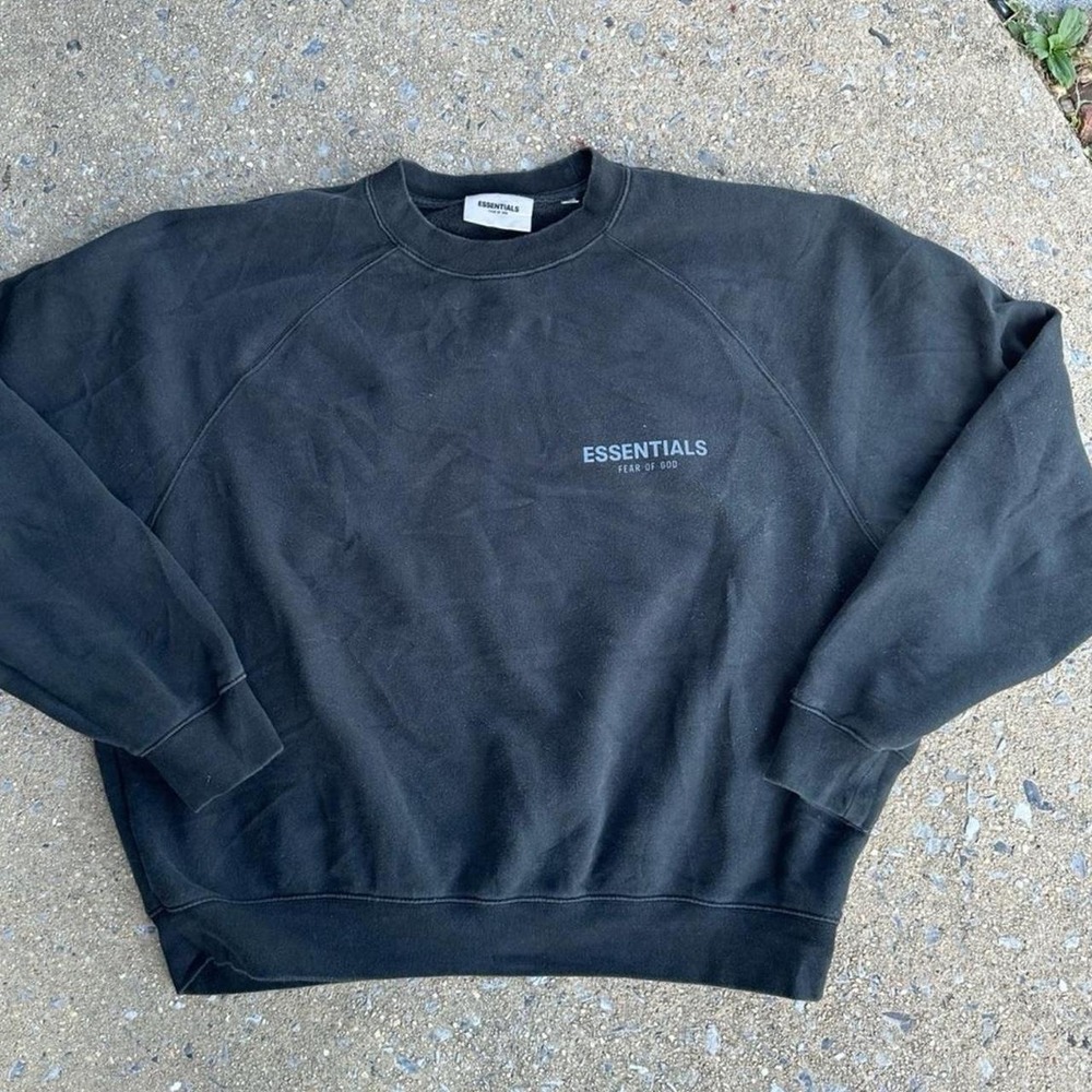 Fear of God Essentials Crewneck Logo Mens Size medium Black Sweatshirt FOG